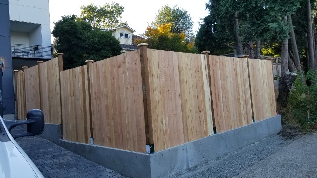 6' STANDARD ESTATE FENCE OVER CONCRETE WALL.